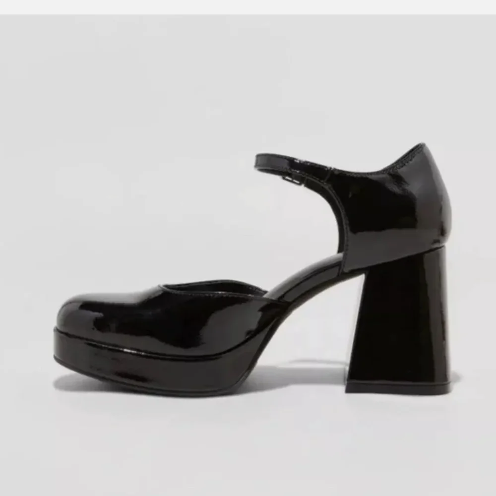 Glossy Black Platform Heels with Chunky Block Heel